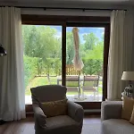 Planta Baja Con Jardin Y Piscina Junto A Llivia *