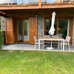 Planta Baja Con Jardin Y Piscina Junto A Llivia