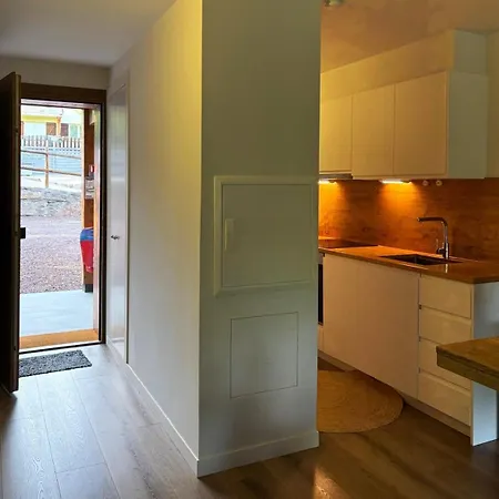 Apartment Planta Baja Con Jardin Y Piscina Junto A Llivia *