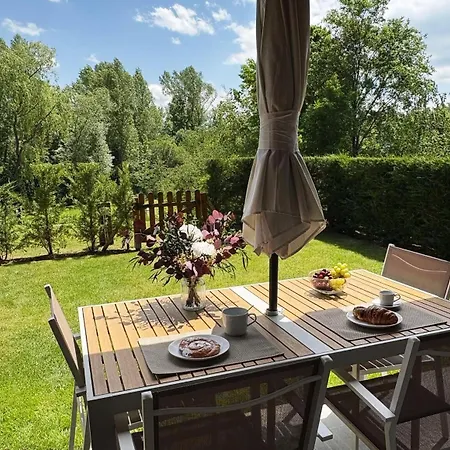 Planta Baja Con Jardin Y Piscina Junto A Llivia *