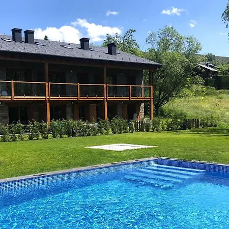 Planta Baja Con Jardin Y Piscina Junto A Llivia Apartment