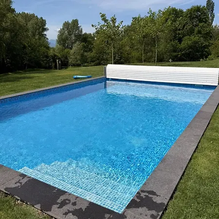 Planta Baja Con Jardin Y Piscina Junto A Llivia Apartment Estavar