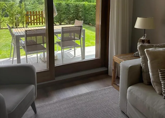 Planta Baja Con Jardin Y Piscina Junto A Llivia Apartman Estavar