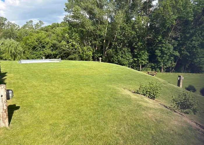 Planta Baja Con Jardin Y Piscina Junto A Llivia Estavar