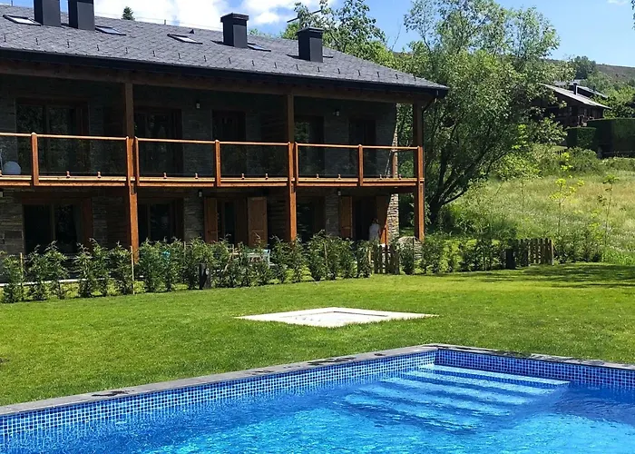 Planta Baja Con Jardin Y Piscina Junto A Llivia Apartman