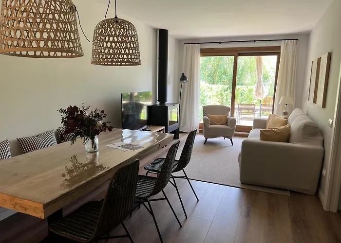 Planta Baja Con Jardin Y Piscina Junto A Llivia Apartman Estavar