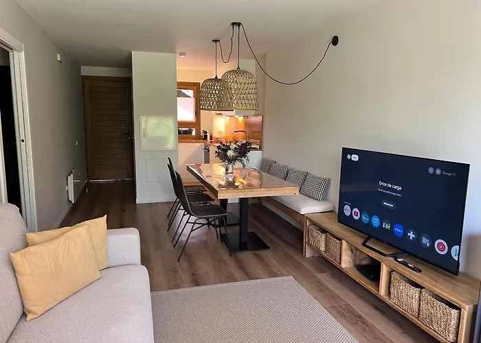 Planta Baja Con Jardin Y Piscina Junto A Llivia Apartman